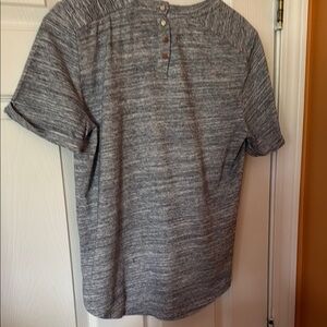 Women’s short sleeve cuffed blouse in mixed light and medium gray